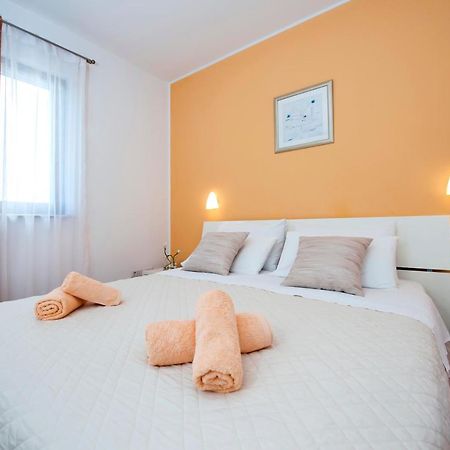 Apartments And Rooms Camaiore Rovinj Exterior foto