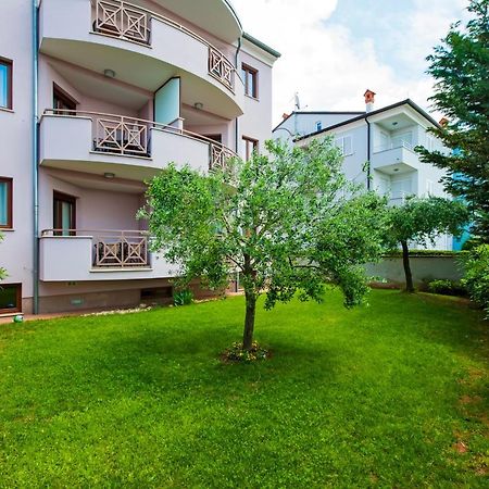 Apartments And Rooms Camaiore Rovinj Exterior foto