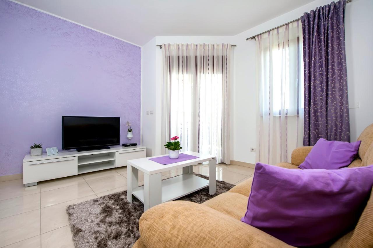 Apartments And Rooms Camaiore Rovinj Exterior foto