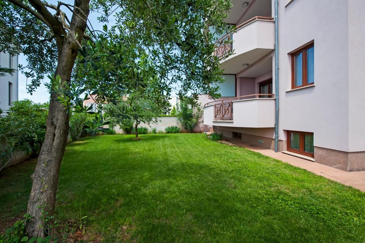 Apartments And Rooms Camaiore Rovinj Exterior foto