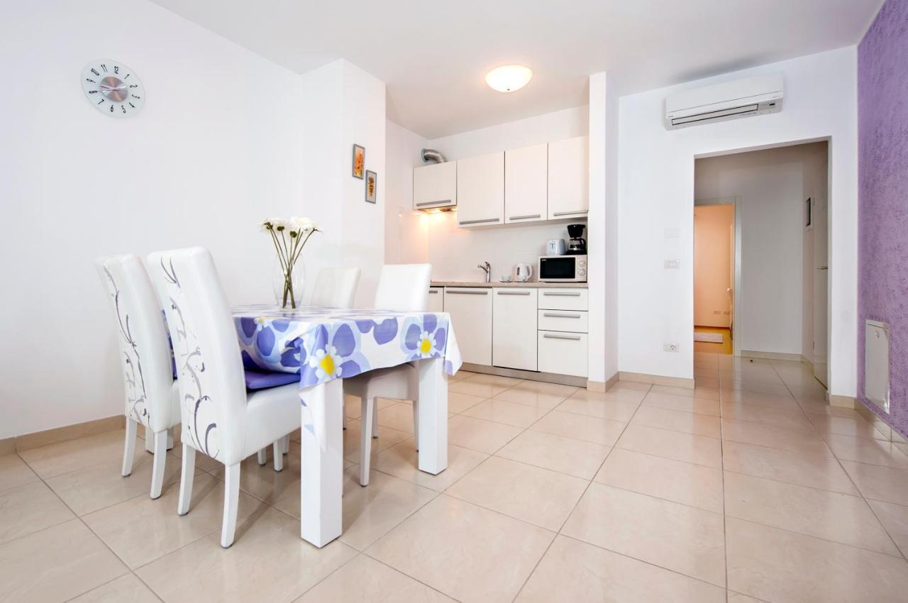Apartments And Rooms Camaiore Rovinj Exterior foto