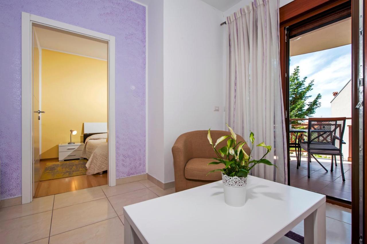 Apartments And Rooms Camaiore Rovinj Exterior foto