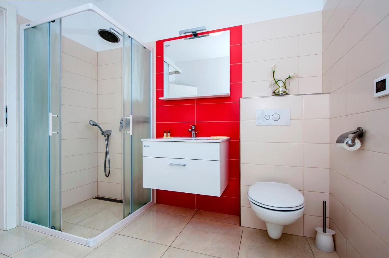 Apartments And Rooms Camaiore Rovinj Exterior foto