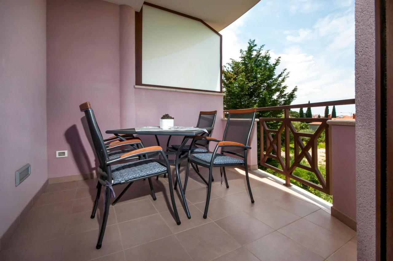 Apartments And Rooms Camaiore Rovinj Exterior foto