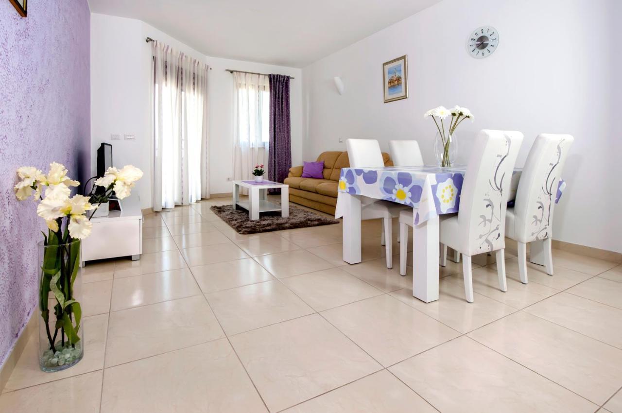 Apartments And Rooms Camaiore Rovinj Exterior foto