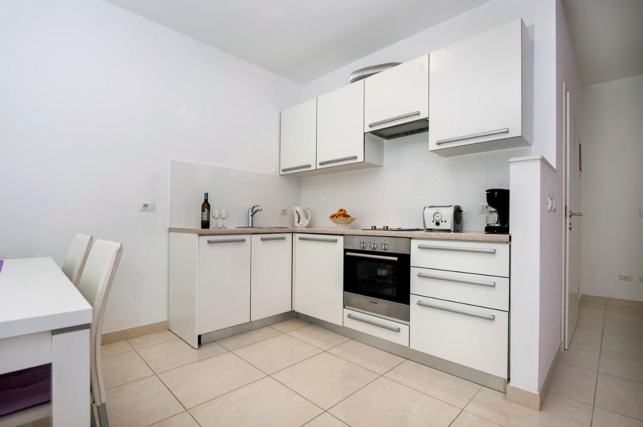 Apartments And Rooms Camaiore Rovinj Exterior foto