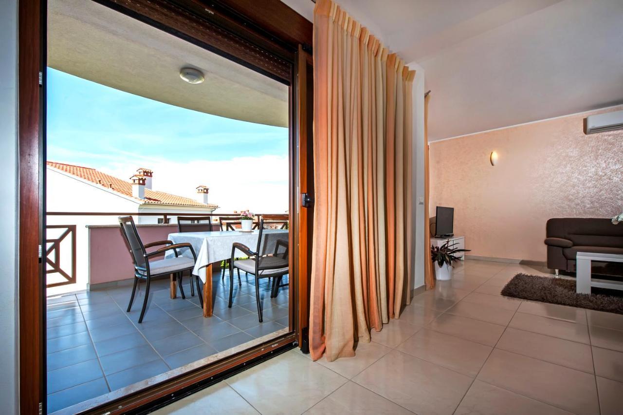 Apartments And Rooms Camaiore Rovinj Exterior foto